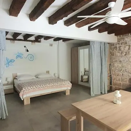 Aman Apartman Apartment Komiza